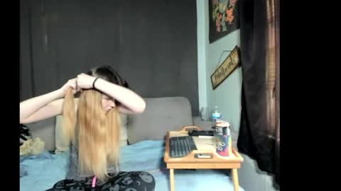 Snapshot of roxihazeleyes chatting on 03.30.26 roxihazeleyes online show from 03.30.26