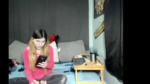 Snapshot of roxihazeleyes chatting on 04.03.26 roxihazeleyes online show from 04.03.26