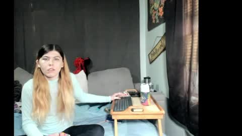 Snapshot of roxihazeleyes chatting on 04.03.26 roxihazeleyes online show from 04.03.26