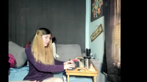 Snapshot of roxihazeleyes chatting on 04.05.26 roxihazeleyes online show from 04.05.26