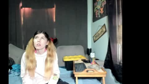 Snapshot of roxihazeleyes chatting on 04.06.26 roxihazeleyes online show from 04.06.26