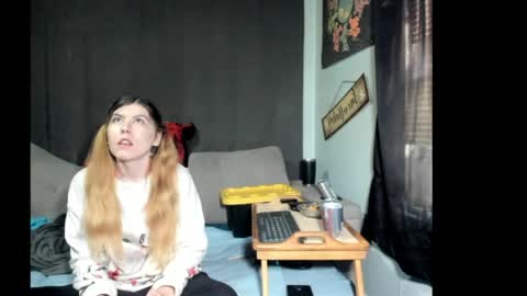 Snapshot of roxihazeleyes chatting on 04.07.26 roxihazeleyes online show from 04.07.26