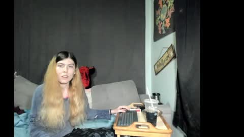 Snapshot of roxihazeleyes chatting on 04.09.26 roxihazeleyes online show from 04.09.26