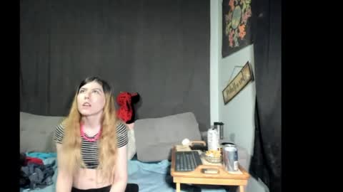 Snapshot of roxihazeleyes chatting on 04.09.26 roxihazeleyes online show from 04.09.26