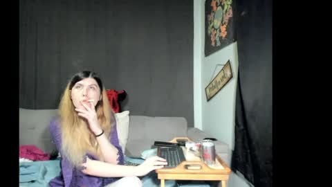 Snapshot of roxihazeleyes chatting on 04.10.26 roxihazeleyes online show from 04.10.26