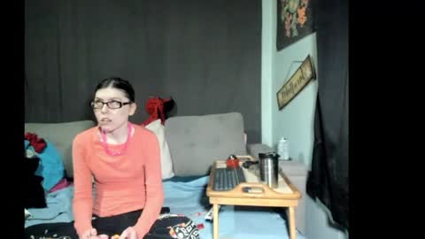 Snapshot of roxihazeleyes chatting on 04.12.26 roxihazeleyes online show from 04.12.26