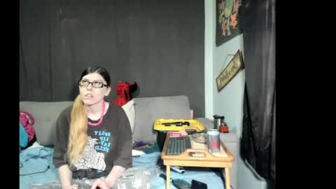 Snapshot of roxihazeleyes chatting on 04.13.26 roxihazeleyes online show from 04.13.26