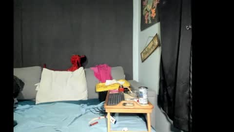 Snapshot of roxihazeleyes chatting on 04.16.26 roxihazeleyes online show from 04.16.26