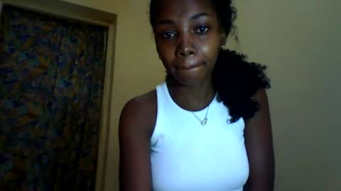 Snapshot of roxilita chatting on 06.16.26 Roxilita online show from 06.16.26