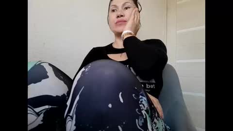 Snapshot of roxolanaa_sexy chatting on 04.04.26 ROXOLANAA SEXY online show from 04.04.26