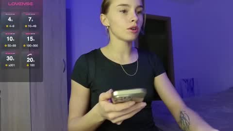 Snapshot of roxxxie_reid chatting on 02.25.25 Roxieex ABBY online show from 02.25.25