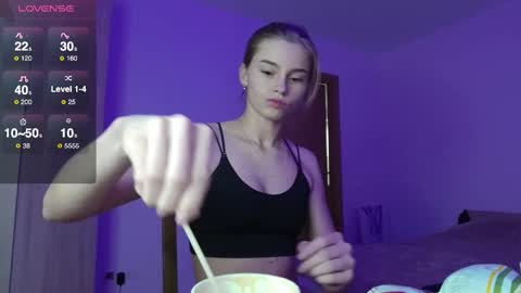 Snapshot of roxxxie_reid chatting on 02.27.25 Roxieex ABBY online show from 02.27.25