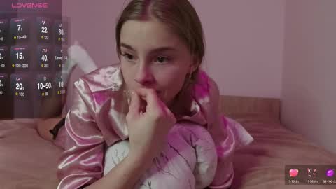 Snapshot of roxxxie_reid chatting on 02.28.25 Roxieex ABBY online show from 02.28.25