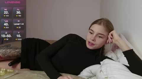 Snapshot of roxxxie_reid chatting on 03.03.25 Roxieex ABBY online show from 03.03.25