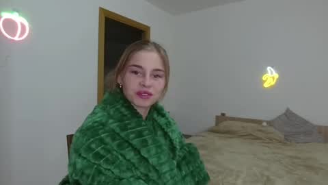 Snapshot of roxxxie_reid chatting on 03.10.25 Roxieex ABBY online show from 03.10.25