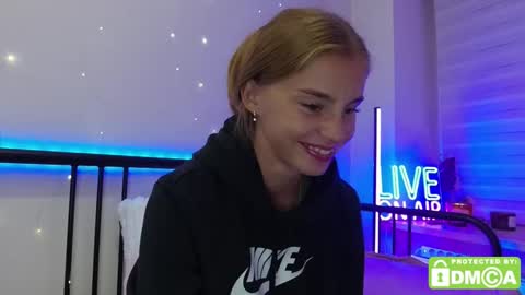 Snapshot of roxxxie_reid chatting on 09.13.25 Roxieex ABBY online show from 09.13.25