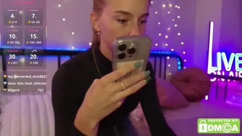 Snapshot of roxxxie_reid chatting on 09.16.25 Roxieex ABBY online show from 09.16.25