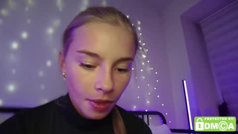 Snapshot of roxxxie_reid chatting on 10.15.25 Roxieex ABBY online show from 10.15.25