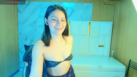 Snapshot of roxy_luxe_tf chatting on 04.27.26 Roxy online show from 04.27.26
