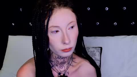Snapshot of roxy_morrison_x chatting on 07.04.26 roxanne online show from 07.04.26
