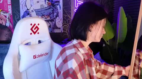 roxy_riot_ online show from 02.21.25