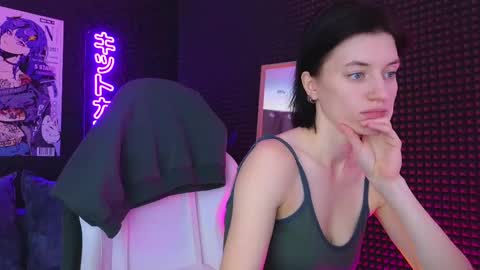 roxy_riot_ online show from 03.07.25