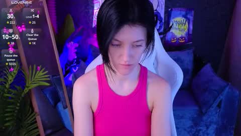 roxy_riot_ online show from 10.28.25