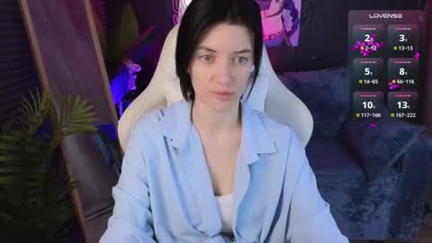 roxy_riot_ online show from 11.18.25