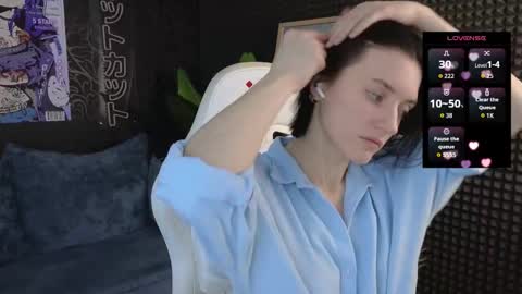 roxy_riot_ online show from 12.14.25