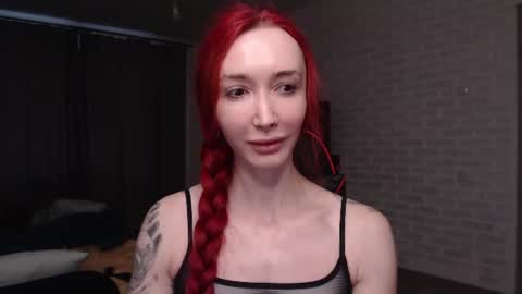 Snapshot of roxy_silver chatting on 06.18.26 Roxy online show from 06.18.26
