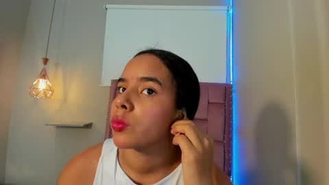Snapshot of roxy_stone1 chatting on 05.19.26 roxy_stone1 online show from 05.19.26