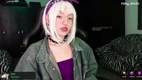 Roxy Independient model Help me to reach 50 thumbs up online show from 10.08.25