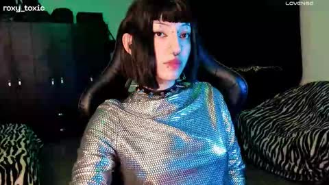 Roxy Independient model Help me to reach 50 thumbs up online show from 11.11.25