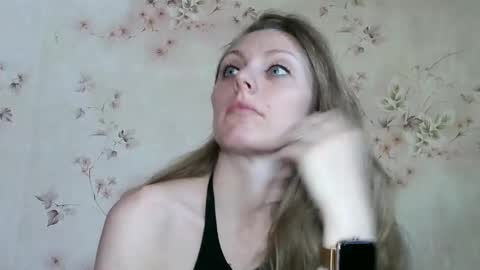 Snapshot of roxyfox18x01 chatting on 06.02.26 roxyfox18x01 online show from 06.02.26