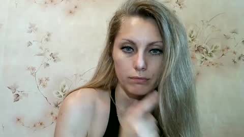 Snapshot of roxyfox18x01 chatting on 06.10.26 roxyfox18x01 online show from 06.10.26