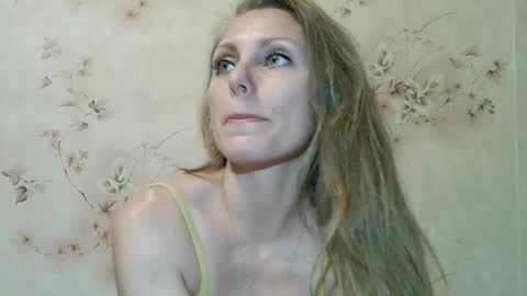 Snapshot of roxyfox18x01 chatting on 07.07.26 roxyfox18x01 online show from 07.07.26