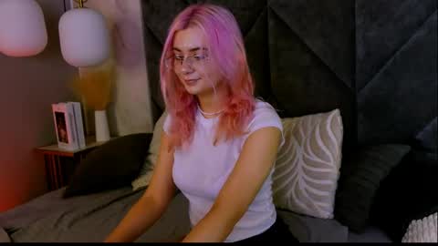 Snapshot of roxypinky chatting on 05.16.26 Roxy online show from 05.16.26