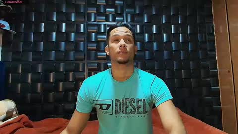 Snapshot of roy_barney chatting on 09.28.25 ANTONIO online show from 09.28.25