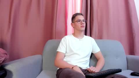 Snapshot of royal_fantasy2 chatting on 09.25.25 Kairo online show from 09.25.25