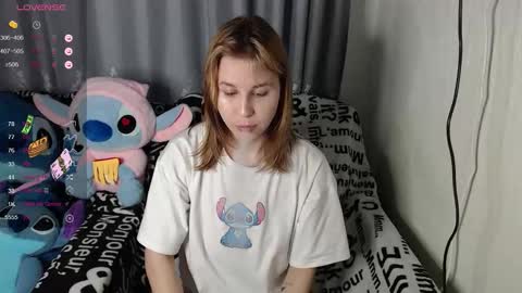 Snapshot of royangela chatting on 09.12.25 angela online show from 09.12.25