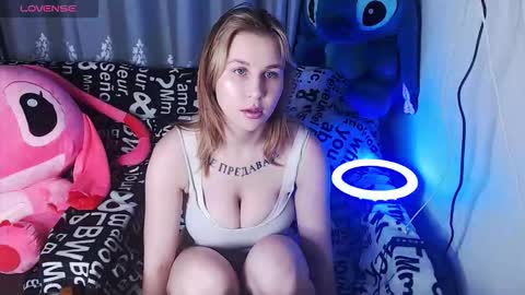 Snapshot of royangela chatting on 09.23.25 angela online show from 09.23.25