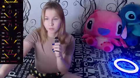 Snapshot of royangela chatting on 10.05.25 angela online show from 10.05.25