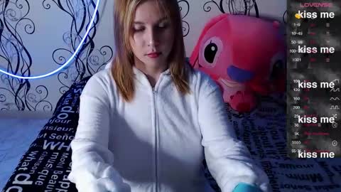 Snapshot of royangela chatting on 10.19.25 angela online show from 10.19.25