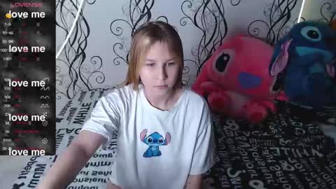 Snapshot of royangela chatting on 10.22.25 angela online show from 10.22.25