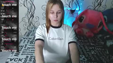 Snapshot of royangela chatting on 10.25.25 angela online show from 10.25.25