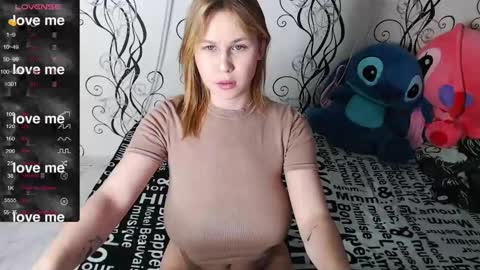 Snapshot of royangela chatting on 11.02.25 angela online show from 11.02.25