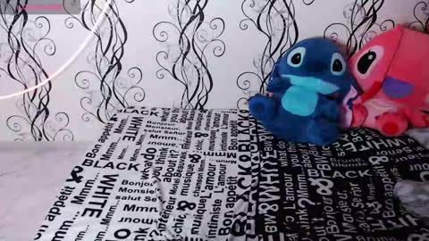 Snapshot of royangela chatting on 11.08.25 angela online show from 11.08.25