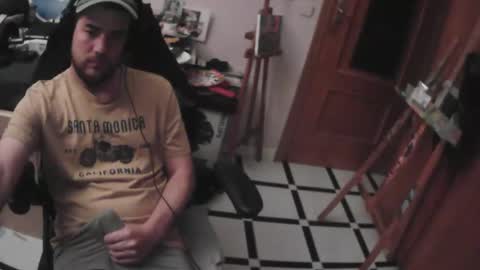 Snapshot of royer04 chatting on 10.19.25 royer04 online show from 10.19.25