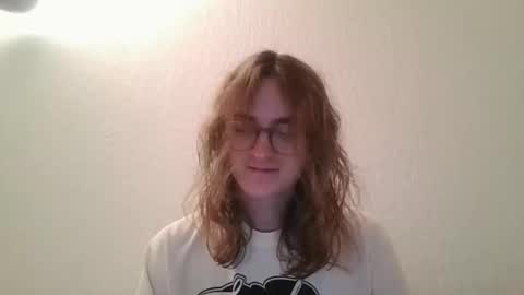 Snapshot of rozequartzz chatting on 12.17.25 Rose online show from 12.17.25