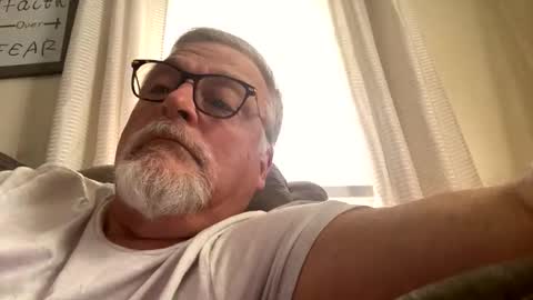 Snapshot of rs006 chatting on 11.19.25 rs006 online show from 11.19.25